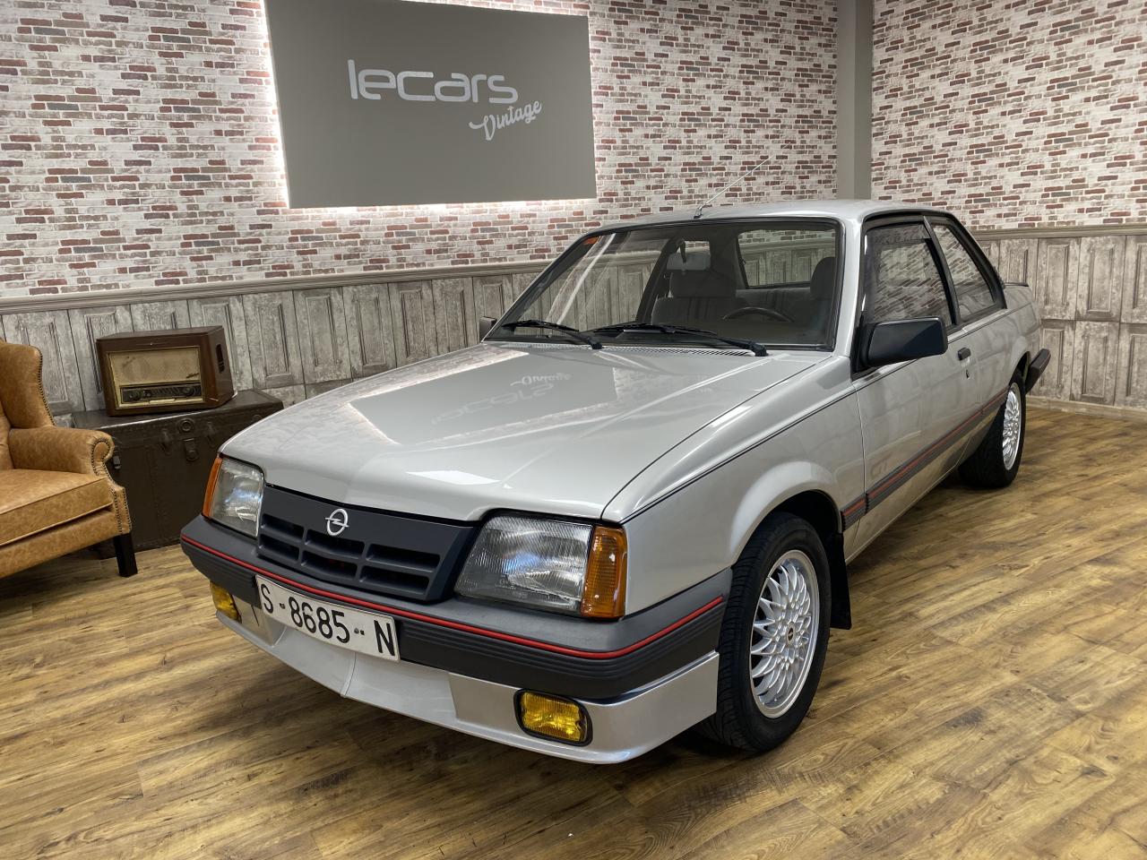 OPEL ASCONA 1,8 GT