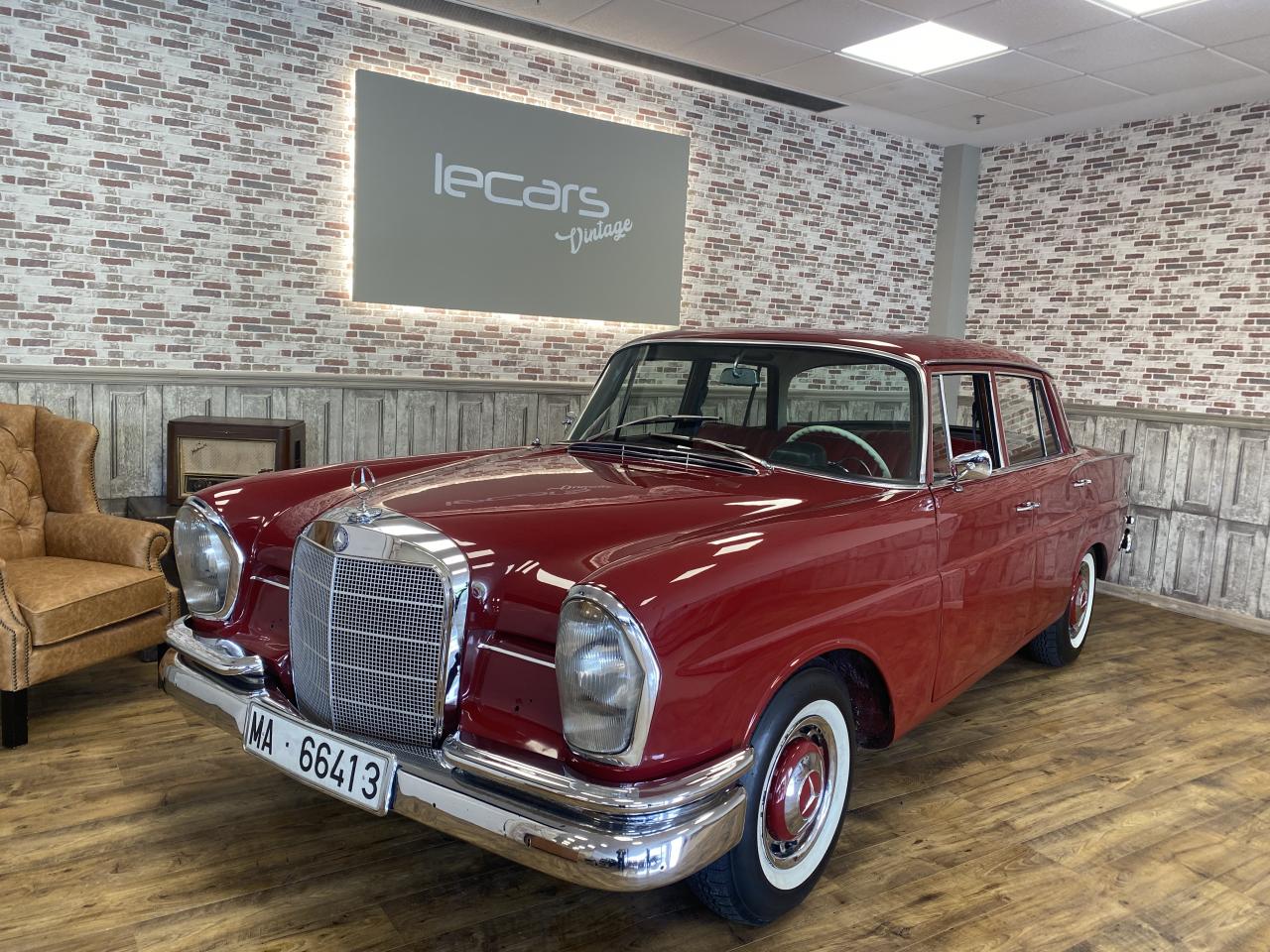 MERCEDES 220 SB COLAS 