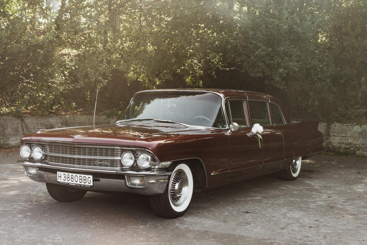 CADILLAC FLEETWOOD SEDAN V8