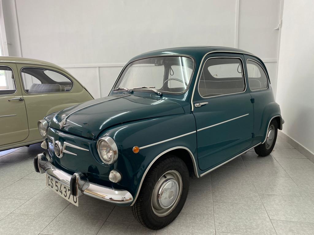 SEAT 600