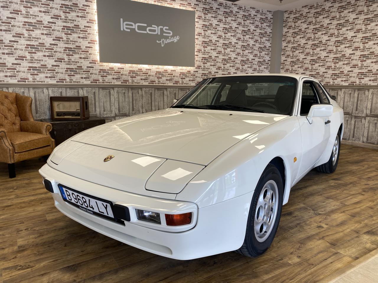 PORSCHE 944