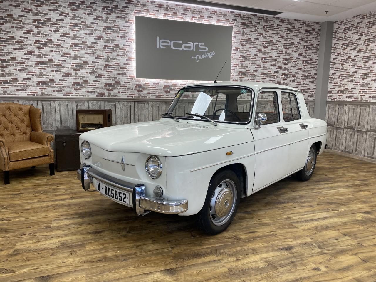 RENAULT 8